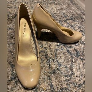 Madden Girl getta patent leather beige pumps size 9